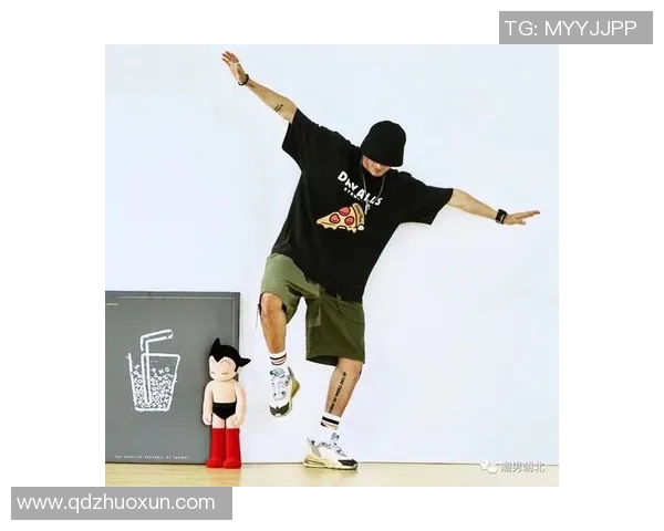 足球球星穿短裤展现活力与风采 穿搭背后隐藏的运动魅力与时尚趋势 足球球星穿短裤展现活力与风采 穿搭背后隐藏的运动魅力与时尚趋势